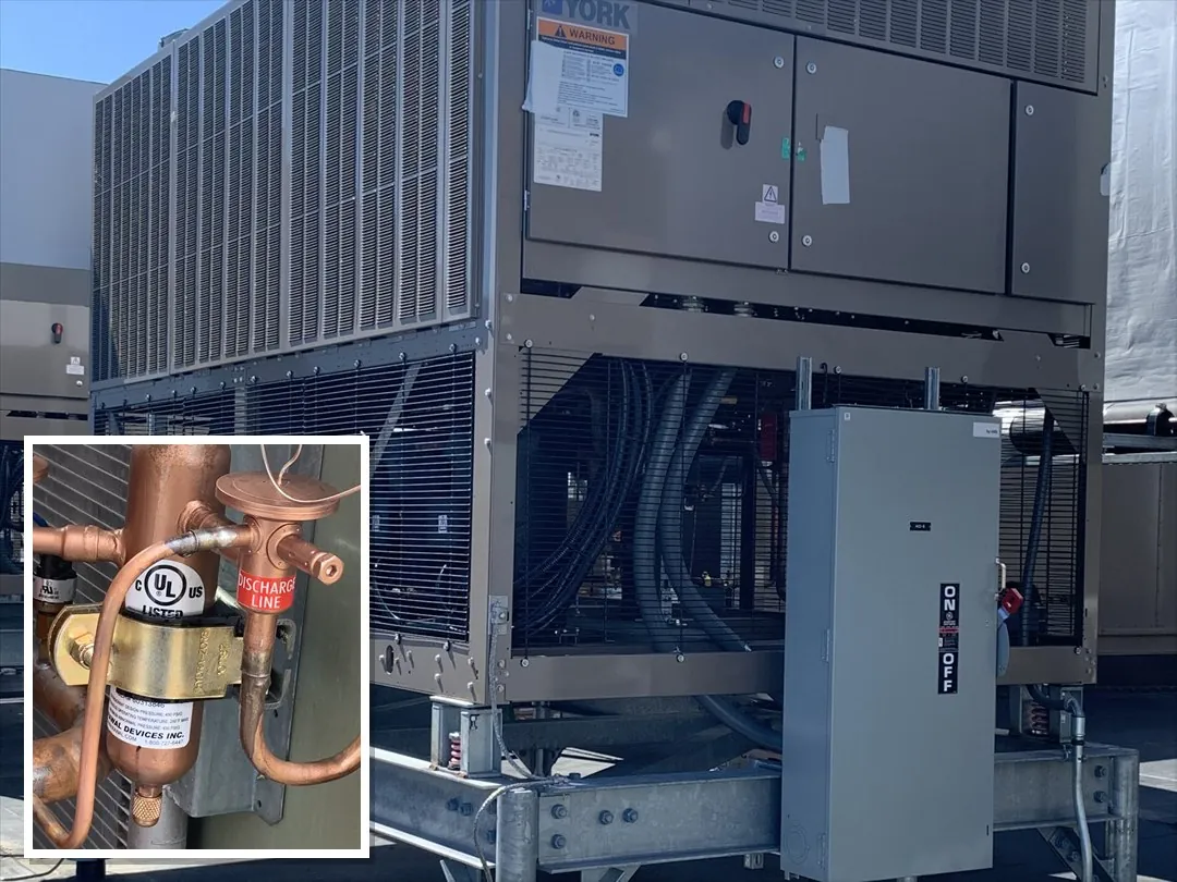 A packaged rooftop unit sized for design-day load, with an APR Control installed on its refrigerant circuit shown in the inset